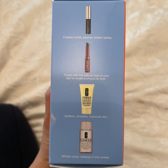 Clinique travel set - Picture 3 of 4